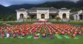 Gần 3.000 người tham gia Ngày Quốc tế Yoga tại Hạ Long